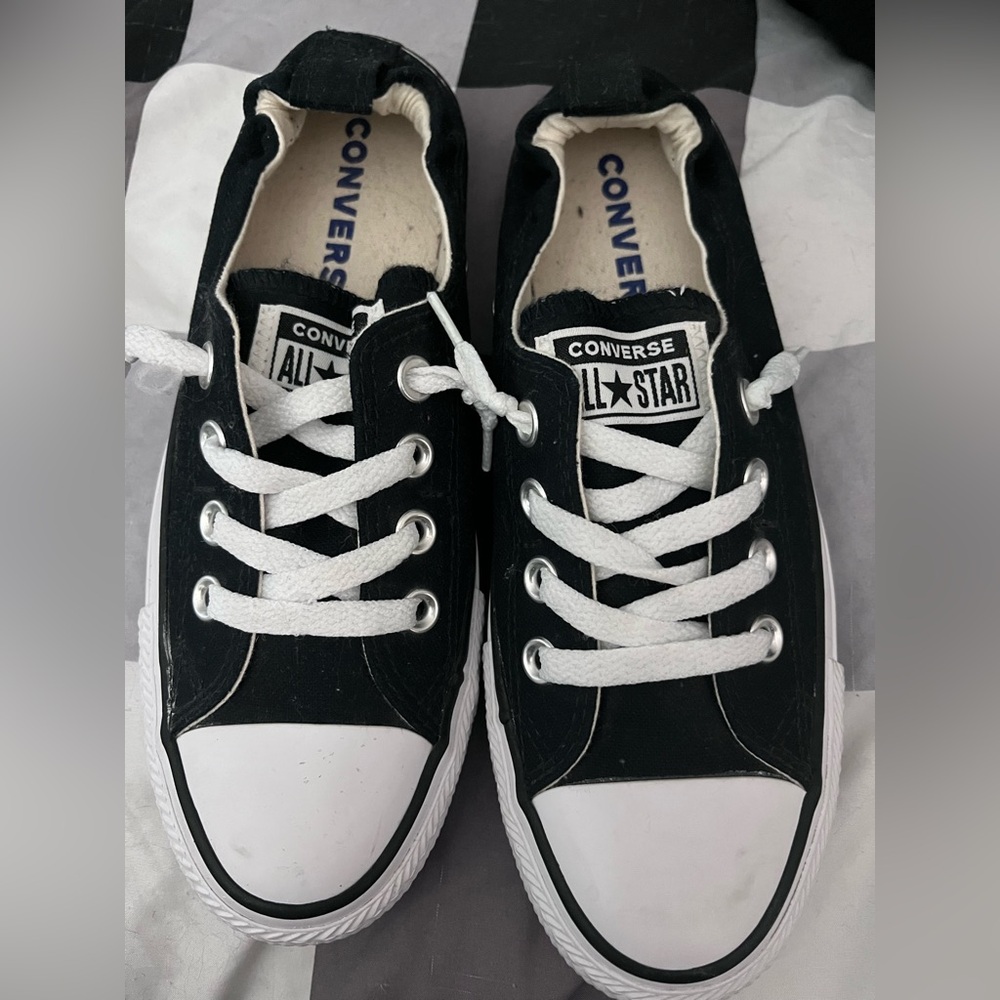 converse ladies sneakers size 7. Brand new and never worn.